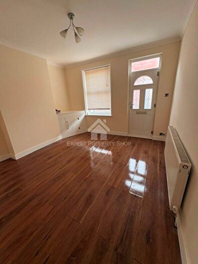 2 Bedroom Property To Rent In Hope Street.Chesterfield, Derbyshire, S40