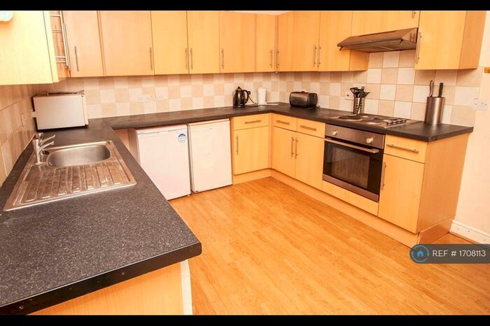 5 Bedroom Semi-Detached House To Rent In Landguard Road, Southampton, SO15