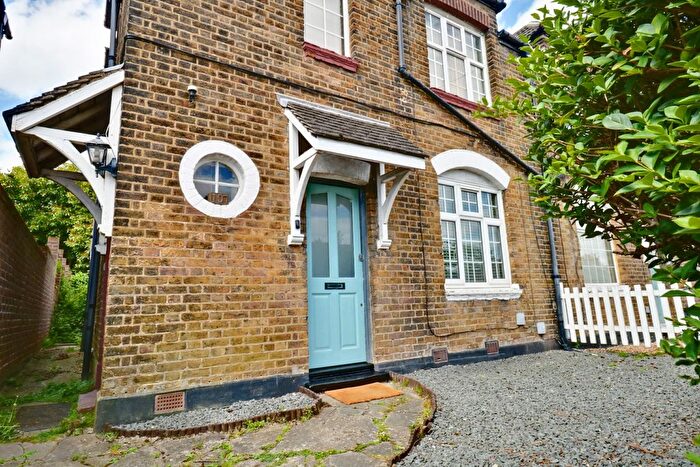 1 Bedroom Flat To Rent In White Horse Hill, Chislehurst, Kent, BR7