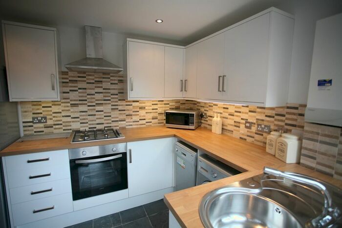 2 Bedroom Flat To Rent In Eighth Avenue, Heaton, Newcastle Upon Tyne, NE6