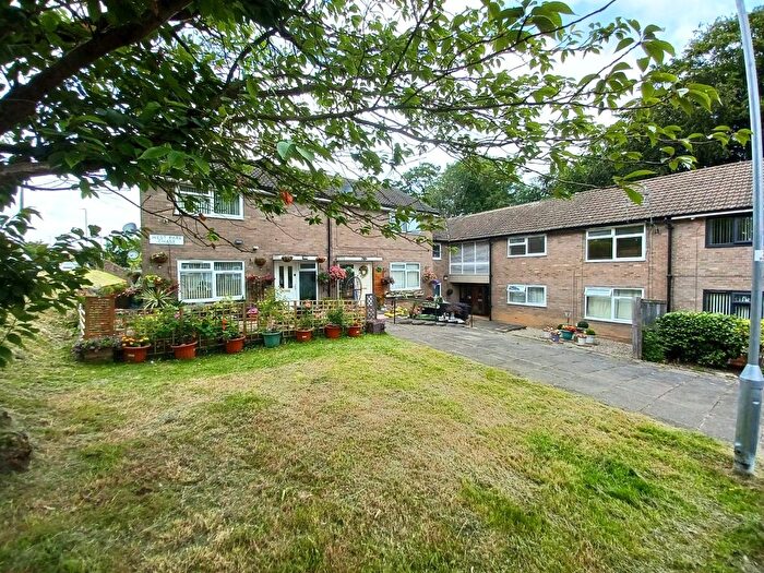 1 Bedroom Flat To Rent In West Park Chase, Leeds, West Yorkshire, LS8