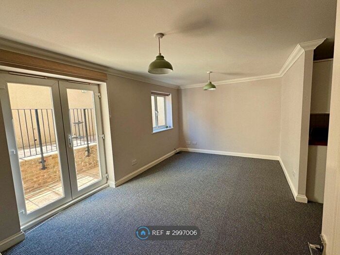 2 Bedroom Flat To Rent In Lime Grove, Ramsgate, CT11