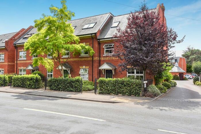 2 Bedroom Flat To Rent In Victoria Mews, St. Judes Road, Englefield Green, Egham TW20