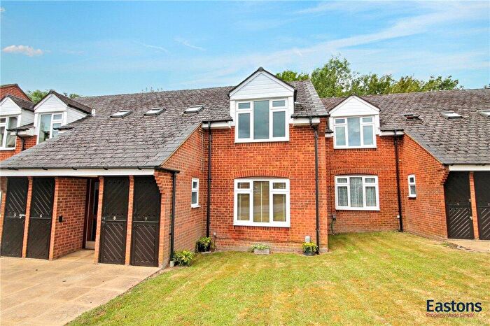 1 Bedroom Flat For Sale In Henbit Close, Tadworth, Surrey, KT20