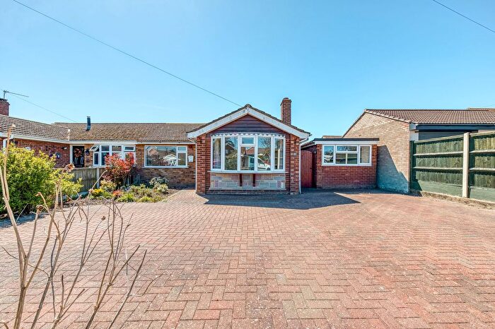 4 Bedroom Semi-Detached Bungalow For Sale In Meadow Rise, Hemsby, NR29