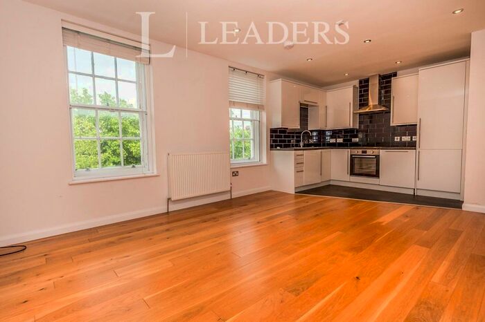 3 Bedroom Apartment To Rent In St Peters Street, AL1