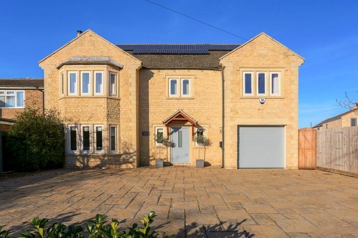 4 Bedroom Detached House For Sale In Paddock View, Main Road, Manthorpe, Bourne, Lincolnshire, PE10