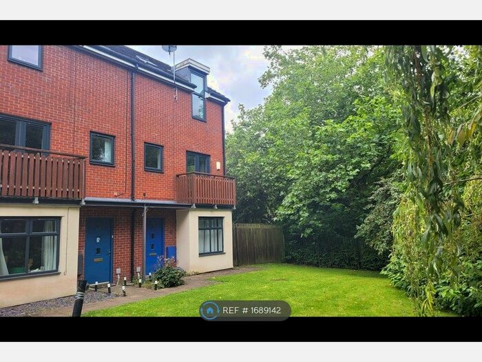 3 Bedroom End Of Terrace House To Rent In Queensmere Drive, Swinton, Manchester, M27