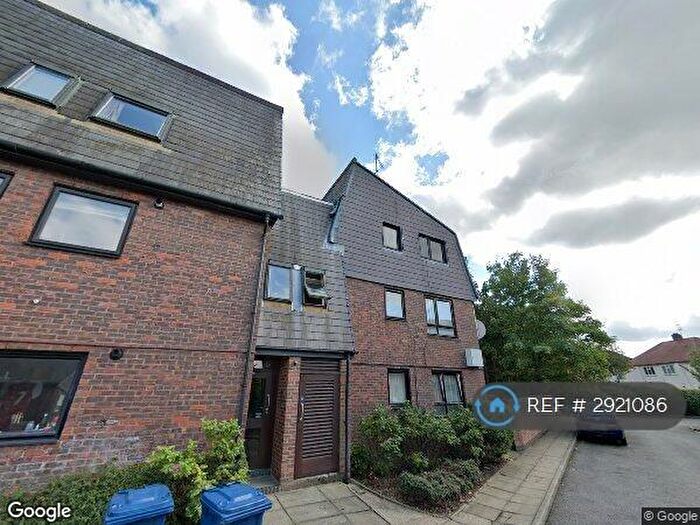 2 Bedroom Flat To Rent In Somercoates Close, Barnet, EN4