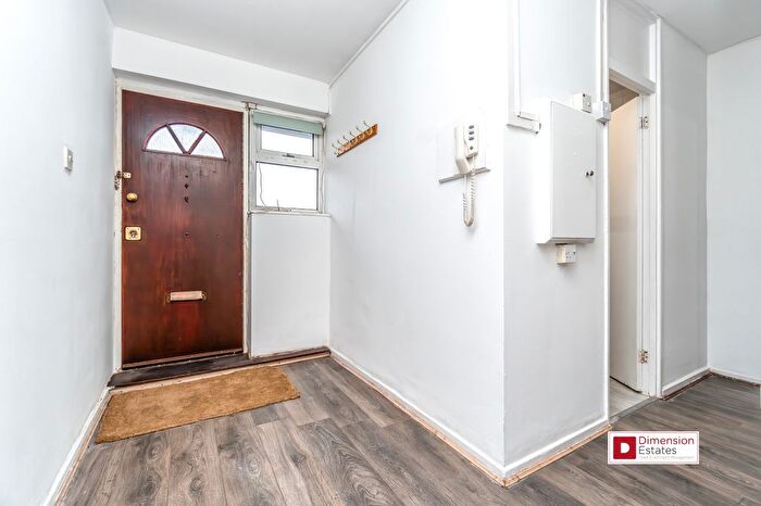 2 Bedroom Flat To Rent In Bonner Road, Bethnal Green, London, E2