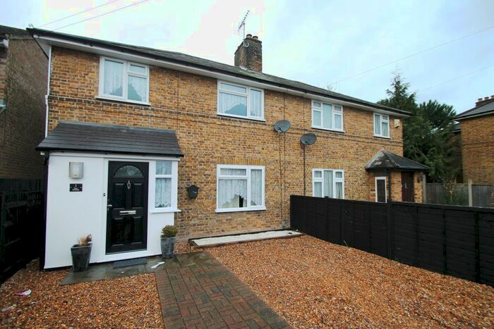 3 Bedroom Semi-Detached House To Rent In Yew Avenue, West Drayton, UB7