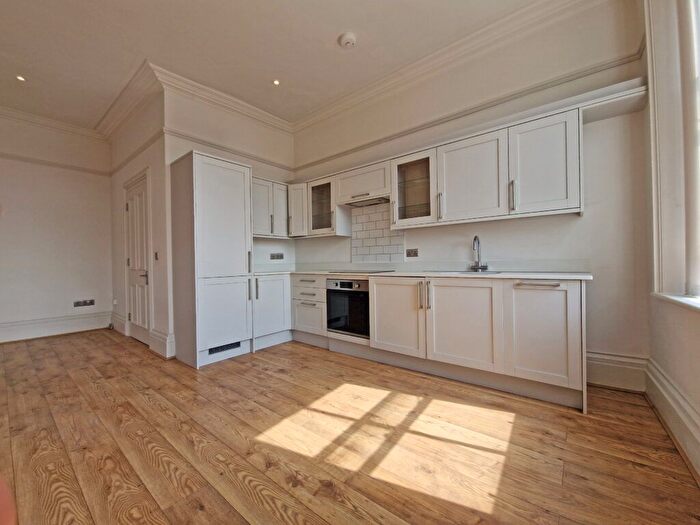 1 Bedroom Flat To Rent In London And County Mews, White Lion Walk, Banbury, Oxon, OX16