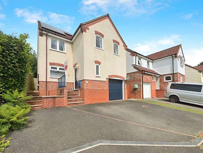 4 Bedroom Detached House For Sale In Barns Close, Bradninch, Exeter, EX5