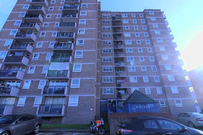 2 Bedroom Flat To Rent In Ayley Croft, Enfield EN1