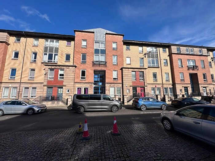 3 Bedroom Flat To Rent In A Errol Gardens, Glasgow, G5