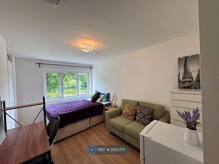 Studio To Rent In Leahurst Crescent, Birmingham, B17