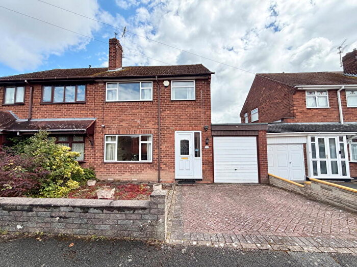 3 Bedroom Semi Detached House For Sale In Lyttleton Close, Netherton, Dudley, DY2