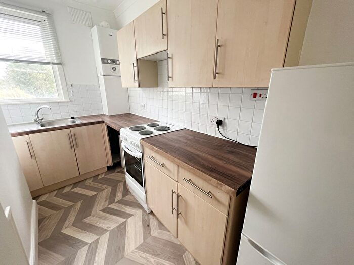 2 Bedroom Flat To Rent In Upminster Road South, Rainham, Essex, RM13