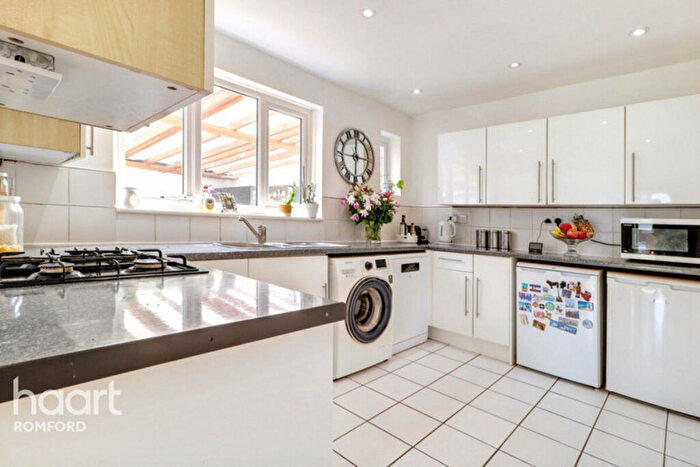 3 Bedroom Semi Detached House For Sale In Murthering Lane, Stapleford Abbotts, RM4