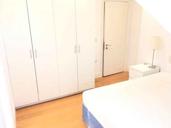 3 Bedroom Flat To Rent In Very Near Bond Street Area, Ealing Broadway, W5