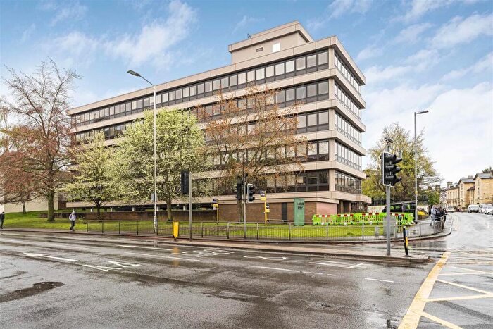 2 Bedroom Apartment For Sale In Hanover House, Kings Road, RG1