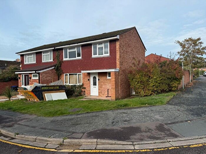 3 Bedroom Semi-Detached House To Rent In Middle Walk, Slough, Berkshire, SL1