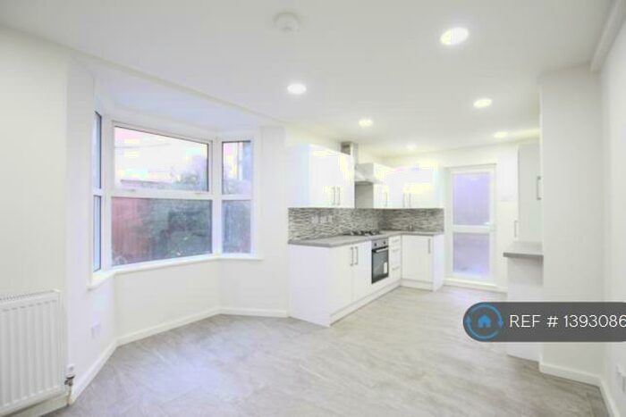 3 Bedroom Semi-Detached House To Rent In Raleigh Road, London, N8