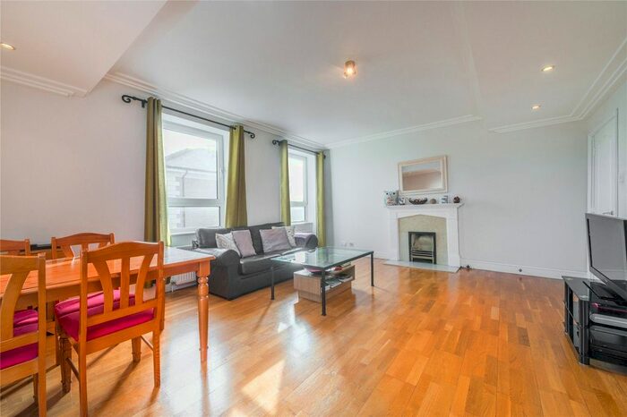 2 Bedroom Flat To Rent In Brittany House, Upper Richmond Road, London, SW15