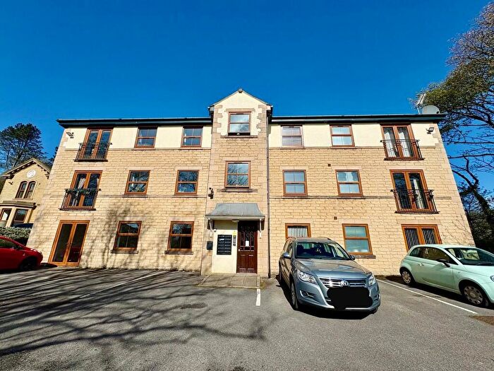 2 Bedroom Apartment To Rent In Peregrine Way, Bradford, BD6