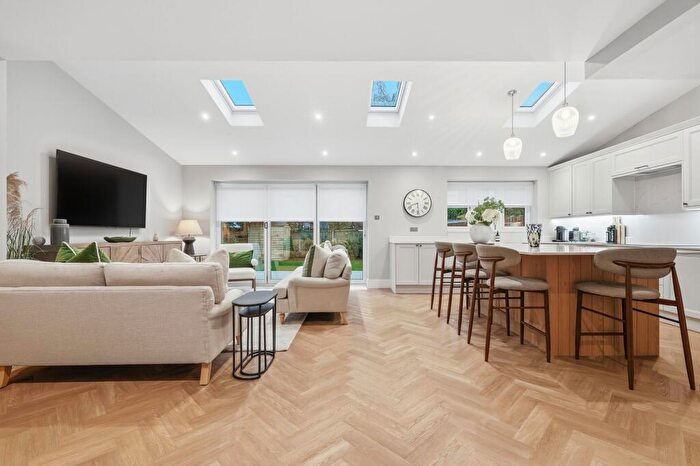 3 Bedroom Semi-Detached House For Sale In The Paddocks, Ingatestone, CM4