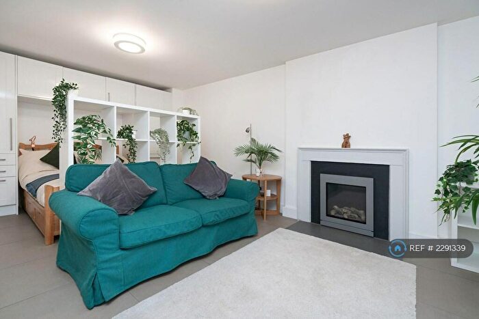 Studio To Rent In Malta Terrace, Edinburgh, EH4