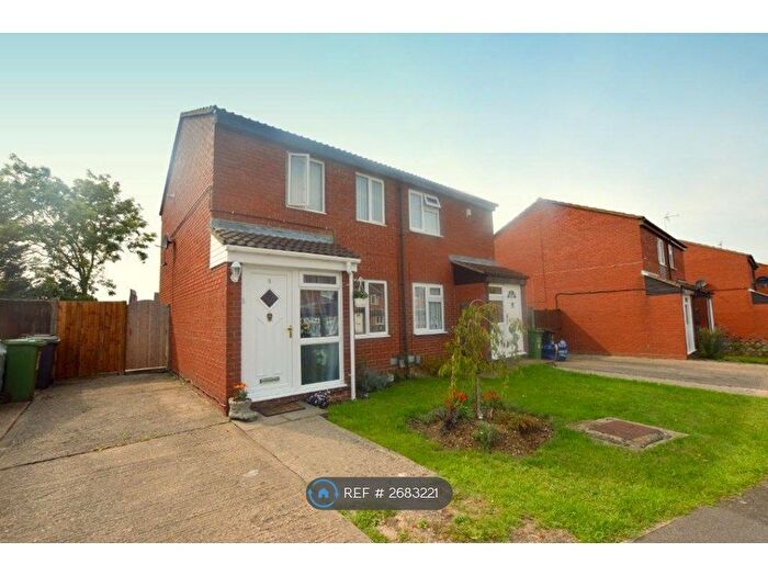 2 Bedroom Semi Detached House To Rent In Swallow Close, Luton, LU4