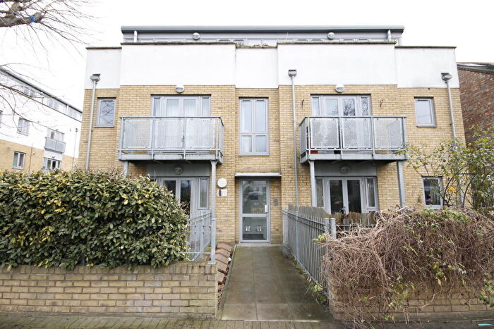 2 Bedroom Flat To Rent In Dacre Road, Plaistow, London, E13