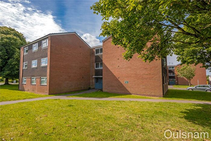 2 Bedroom Apartment For Sale In Aintree Close, Catshill, Bromsgrove, Worcestershire, B61