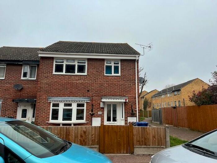 3 Bedroom Semi-Detached House To Rent In Dent Close, South Ockendon Essex, RM15