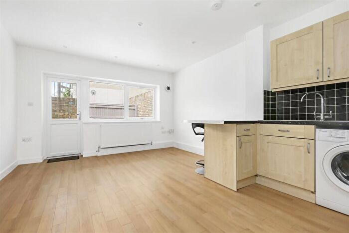 1 Bedroom Flat For Sale In Mitford Road, Finsbury Park, N19