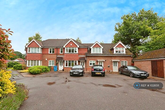 2 Bedroom Flat To Rent In St John Road, Farnborough, GU14
