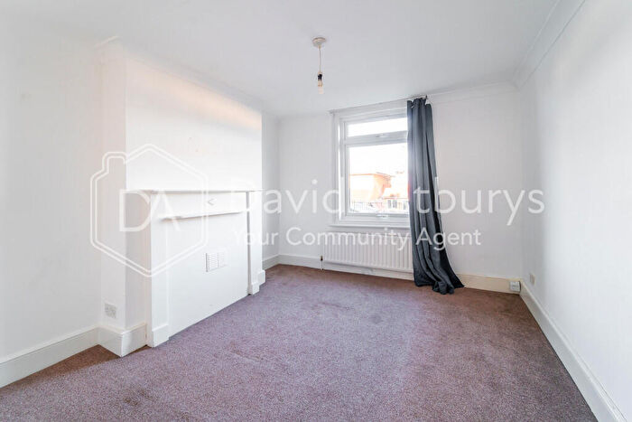 2 Bedroom Apartment To Rent In Highbury, London, N4