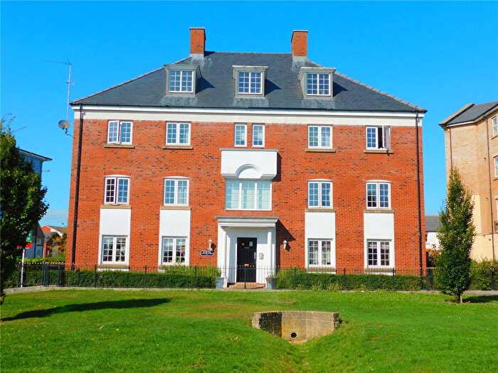 2 Bedroom Flat For Sale In Redhouse Gardens, Swindon, Wiltshire, SN25