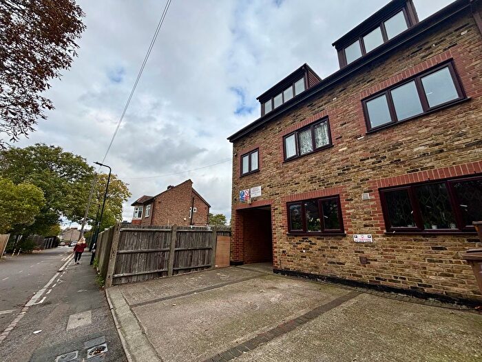 1 Bedroom Flat To Rent In Forest Road, London, E11
