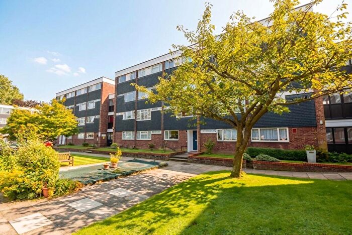 2 Bedroom Maisonette To Rent In Park Court, Harlow, Essex, CM20