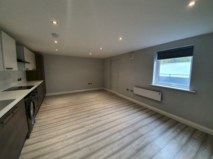 2 Bedroom Flat To Rent In Bamford Point, Sheffield, S6