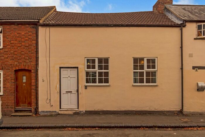 2 Bedroom Bungalow To Rent In Priory Street, Newport Pagnell, MK16