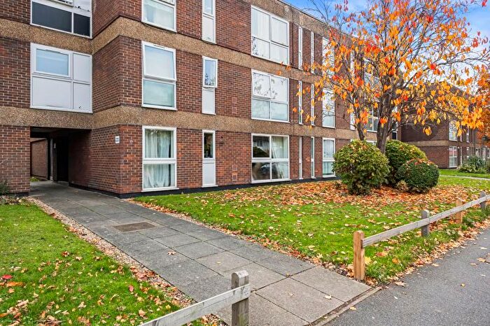 2 Bedroom Flat For Sale In Longlands Road, Sidcup, DA15