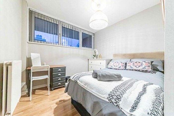 4 Bedroom Flat To Rent In Buckland Court, St John's Estate, N1