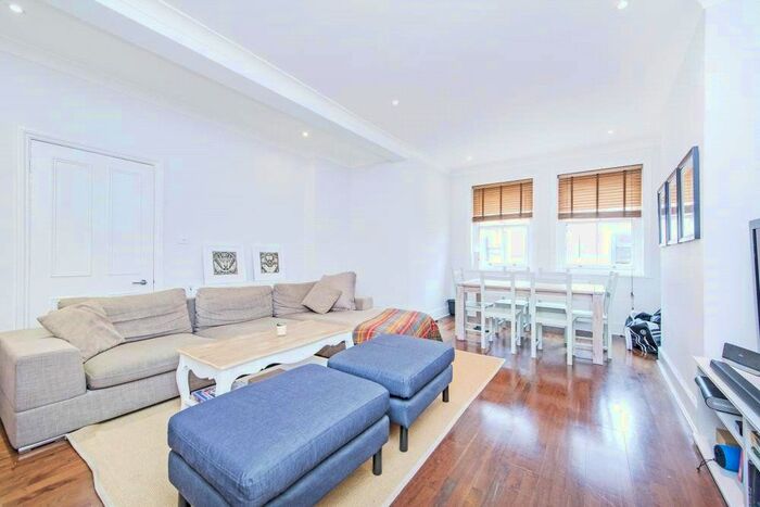 3 Bedroom Flat To Rent In Weymouth Mews, Marylebone, London, W1G