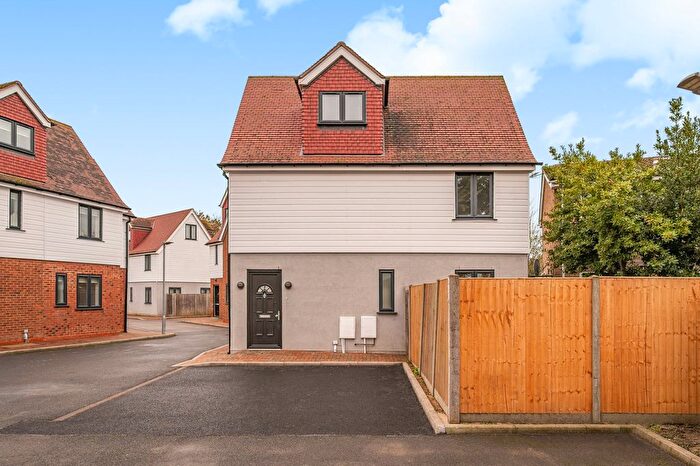 3 Bedroom Detached House To Rent In Kavsan Place, Cranford, TW5