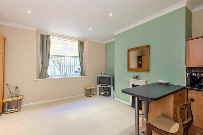 Flat To Rent In Eccleston Square, Pimlico, SW1V