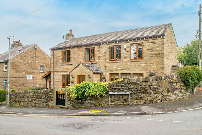 3 Bedroom Detached House For Sale In Turnshaw Road, Kirkburton, HD8