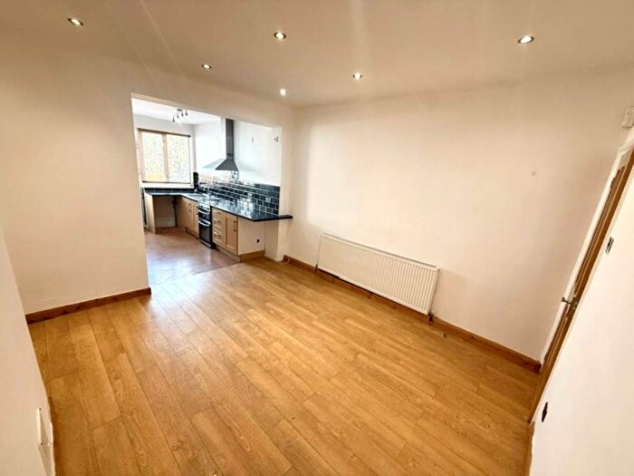 3 Bedroom Terraced House To Rent In Oxford Street, Barnsley, S70